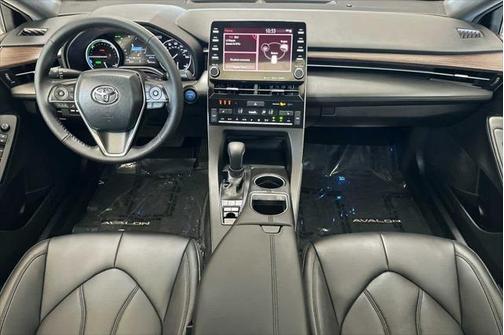 2022 Toyota Avalon Hybrid XLE