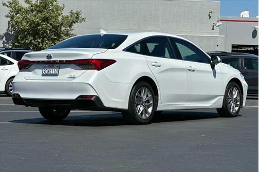 2022 Toyota Avalon Hybrid XLE