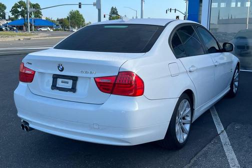 Alpine White 2011 BMW 328 xDrive