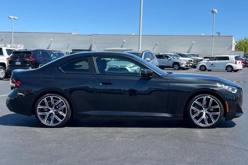 2024 BMW 230 i