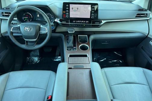 2023 Toyota Sienna XLE 8 Passenger
