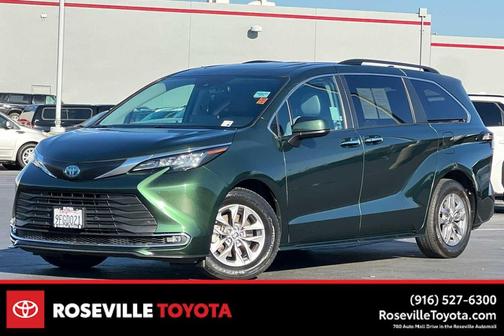 2023 Toyota Sienna XLE 8 Passenger