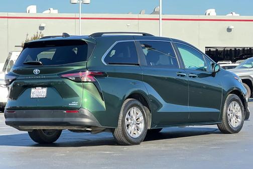 2023 Toyota Sienna XLE 8 Passenger