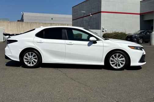 Ice Cap 2024 Toyota Camry LE