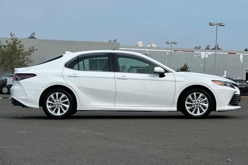 Ice Cap 2024 Toyota Camry LE