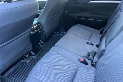 2018 Toyota Highlander LE