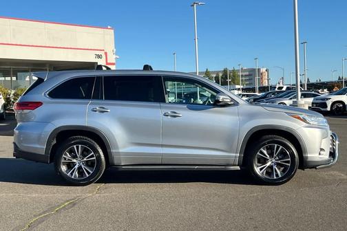 2018 Toyota Highlander LE