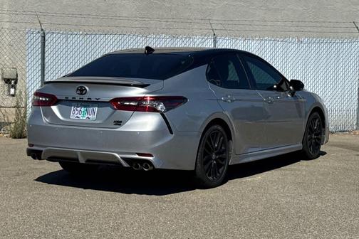 Celestial Silver Metallic/Midnight Black Metallic 2022 Toyota Camry XSE