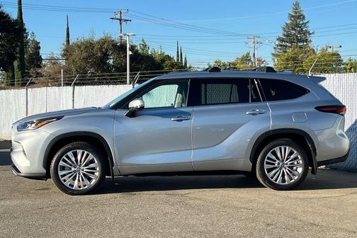 Celestial Silver Metallic 2025 Toyota Highlander Platinum
