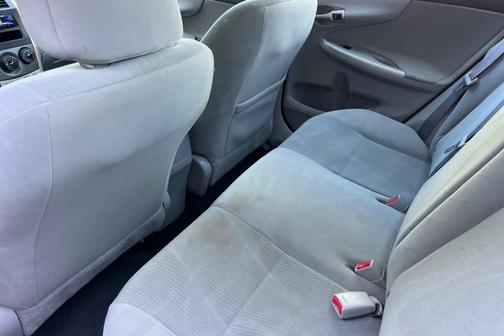 Classic Silver Metallic 2011 Toyota Corolla LE