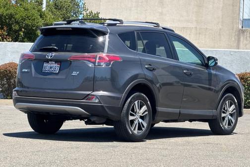 Magnetic Gray Metallic 2018 Toyota RAV4 XLE