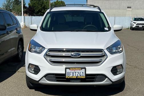 Oxford White 2018 Ford Escape SE