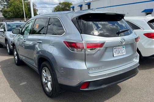 Silver Sky Metallic 2015 Toyota Highlander Limited