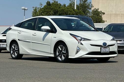 Blizzard Pearl 2016 Toyota Prius Four Touring