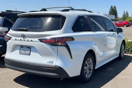 Wind Chill Pearl 2022 Toyota Sienna XLE