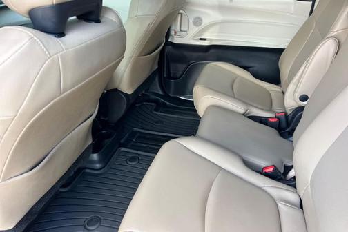 Wind Chill Pearl 2022 Toyota Sienna XLE