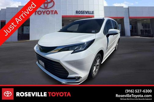 Wind Chill Pearl 2022 Toyota Sienna XLE