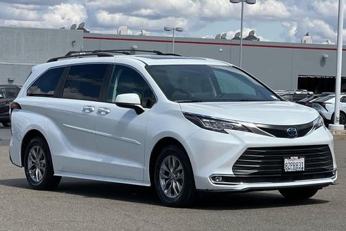 Wind Chill Pearl 2022 Toyota Sienna XLE