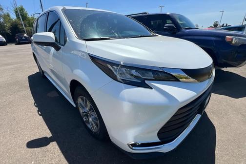 Wind Chill Pearl 2022 Toyota Sienna XLE