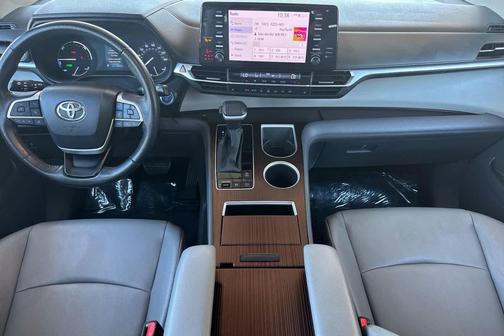 Celestial Silver Metallic 2023 Toyota Sienna XLE