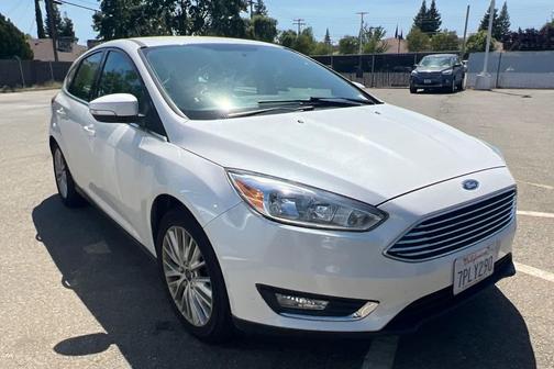 White Platinum Metallic Tri-Coat 2016 Ford Focus Titanium