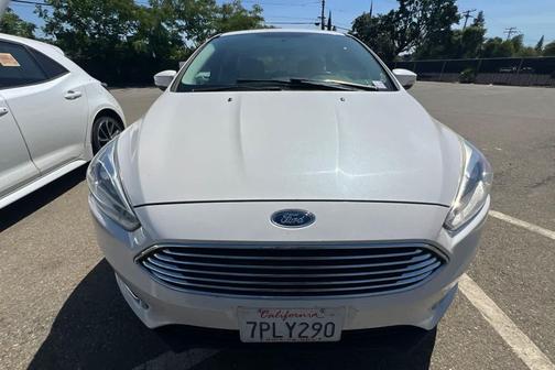 White Platinum Metallic Tri-Coat 2016 Ford Focus Titanium