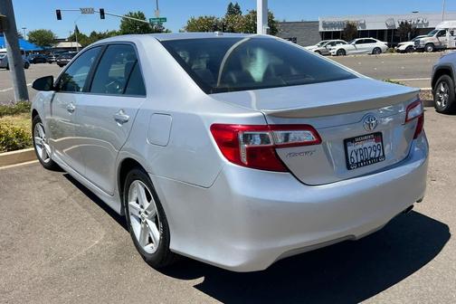 Classic Silver Metallic 2012 Toyota Camry SE