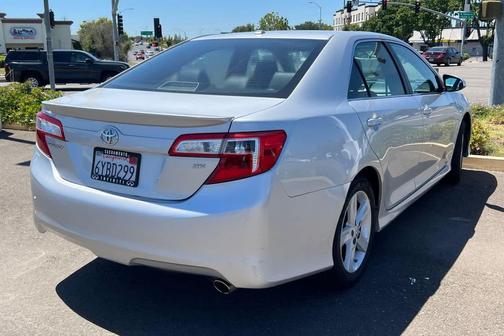 Classic Silver Metallic 2012 Toyota Camry SE