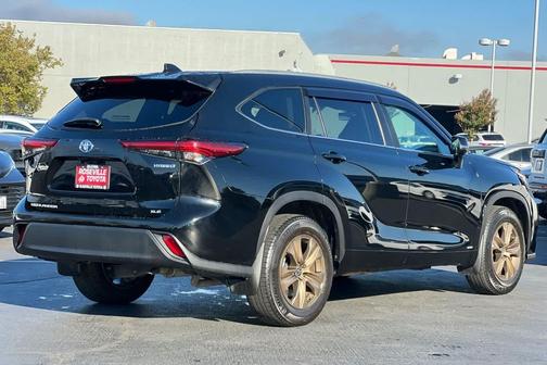 2023 Toyota Highlander Hybrid XLE