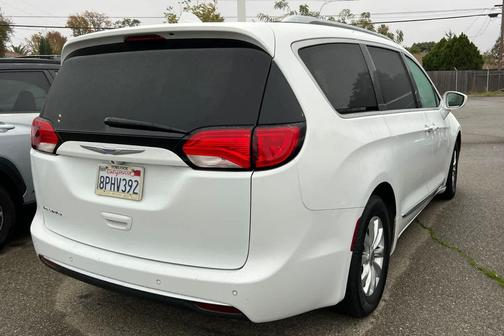 2018 Chrysler Pacifica Touring-L