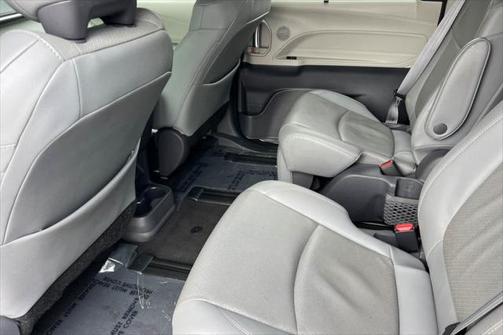 2021 Toyota Sienna Limited 7-Passenger