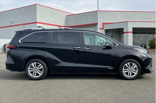 2021 Toyota Sienna Limited 7-Passenger