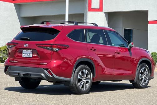 Ruby Flare Pearl 2022 Toyota Highlander XLE