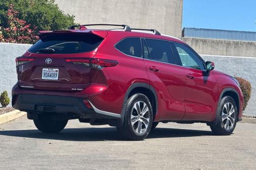Ruby Flare Pearl 2022 Toyota Highlander XLE