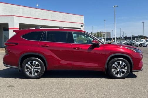 Ruby Flare Pearl 2022 Toyota Highlander XLE