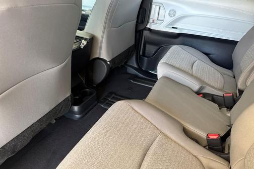Ice Cap 2026 Toyota Sienna LE