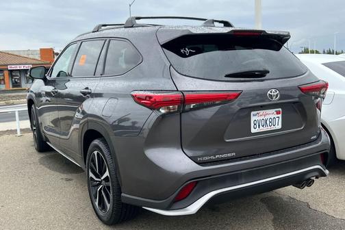 Magnetic Gray Metallic 2021 Toyota Highlander XSE