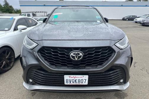 Magnetic Gray Metallic 2021 Toyota Highlander XSE