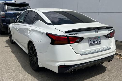 Pearl White Tricoat 2022 Nissan Altima SR FWD