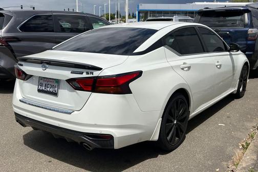 Pearl White Tricoat 2022 Nissan Altima SR FWD
