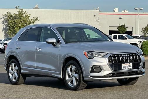 Florett Silver Metallic 2019 Audi Q3 2.0T Premium