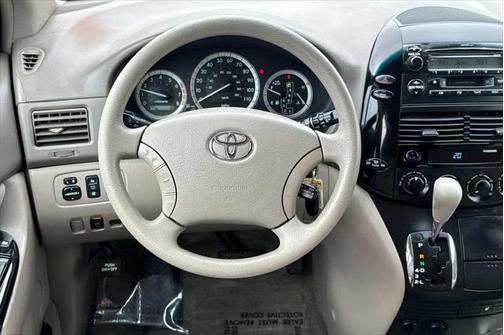 2005 Toyota Sienna LE