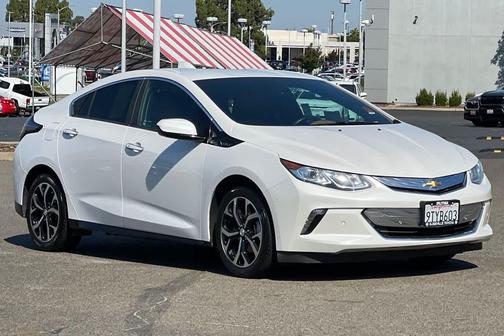 Iridescent Pearl Tricoat 2017 Chevrolet Volt Premier
