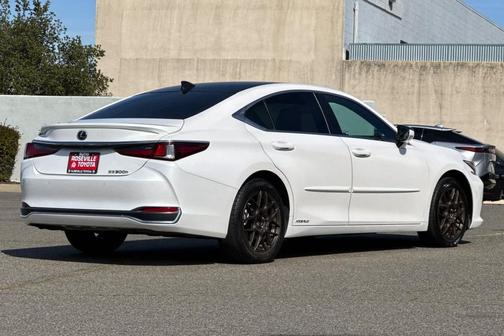 2020 Lexus ES 300h Base