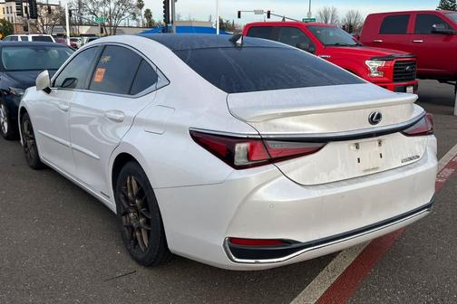 2020 Lexus ES 300h Base