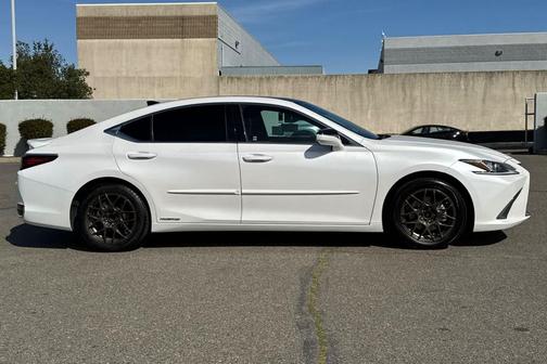 2020 Lexus ES 300h Base