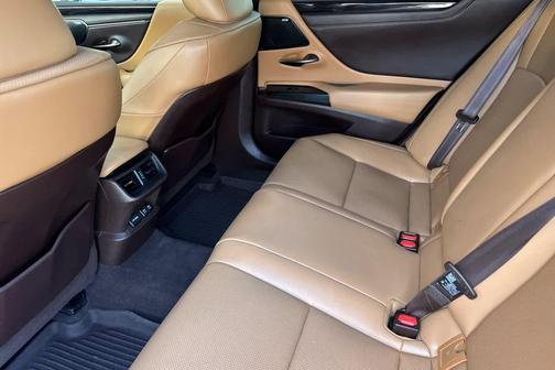 2020 Lexus ES 300h Base