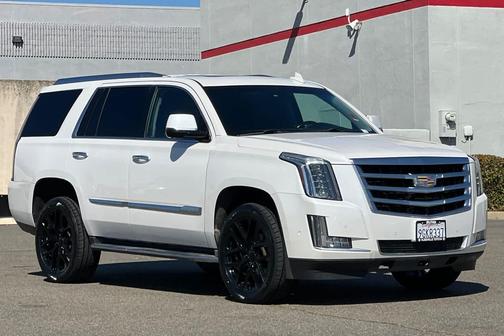 Crystal White Tricoat 2017 Cadillac Escalade Luxury