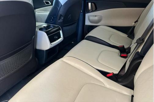 2025 Kia Carnival Hybrid EX