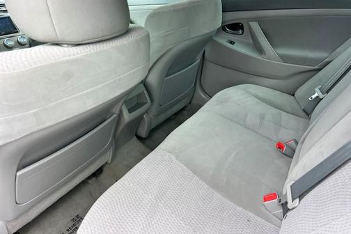 Classic Silver Metallic 2011 Toyota Camry LE